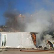 حريق داخل مكاتب احد معارض السيارات في مستيتا