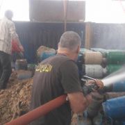 اندلاع النيران داخل مصنعٍ لقوارير الغاز في تعنايل