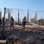 حريق بؤرة لتجميع الصناديق والقساطل البلاستيكية في عنجر