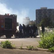 حريق داخل سيارة من نوع رابيد في تحويطة فرن الشباك