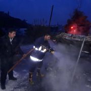 حريق داخل سيارة على طريق عام معروب
