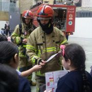تعريف تلاميذ Phoenix International School في حارة حريك على عمل رجال الإطفاء