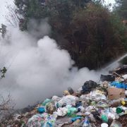 اخماد حريق مكب للنفايات في الصالحية