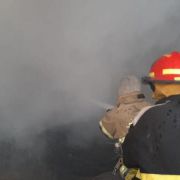 حريق داخل ورشة لطلاء السيارات ومعالجة مصاب في حصرايل
