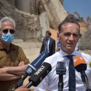وزير خارجية ألمانيا و العميد خطار في موقع الانفجار داخل حرم مرفأ بيروت
