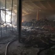 انتهاء عمليات الاطفاء في معمل قبلان للسجاد في زفتا