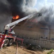 انتهاء عمليات الاطفاء في معمل قبلان للسجاد في زفتا