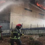 انتهاء عمليات الاطفاء في معمل قبلان للسجاد في زفتا