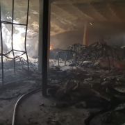 انتهاء عمليات الاطفاء في معمل قبلان للسجاد في زفتا