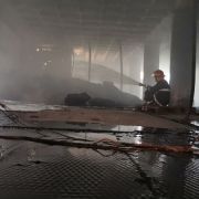 انتهاء عمليات الاطفاء في معمل قبلان للسجاد في زفتا