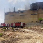 انتهاء عمليات الاطفاء في معمل قبلان للسجاد في زفتا