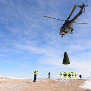العميد خطَّار يضيء شجرة الميلاد على قمة من قمم جبل الأرز