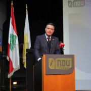 العميد نبيل فرح مدير عام الدفاع المدني بالتكليف.. مكرماً في جامعة سيدة اللويزة NDU