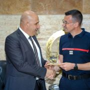 المدير العام للدفاع المدني يستقبل وفداً فرنسياً لإجراء تقييم استراتيجي للمخاطر