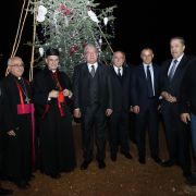  وزارة الداخلية والبلديات المديرية العامة للدفاع المدني تضيء شجرة الميلاد في بكركي
